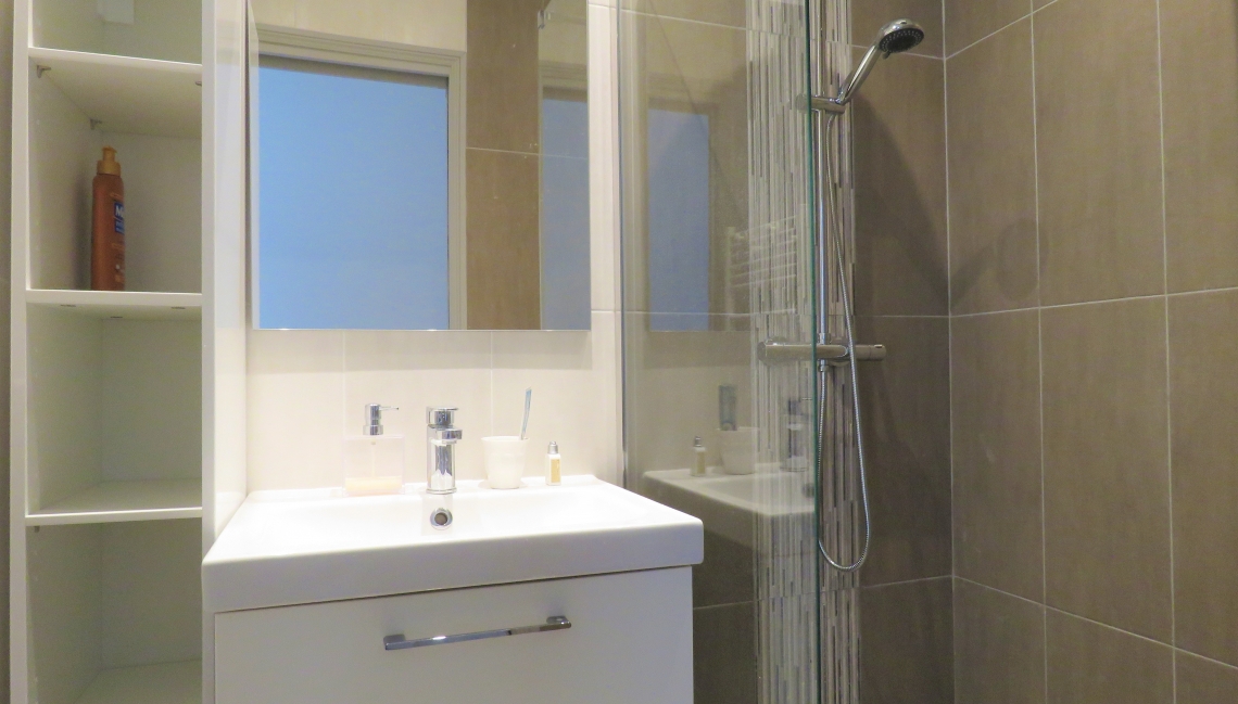 Salle de douche Villa Calopsitte Beauvallon Properties