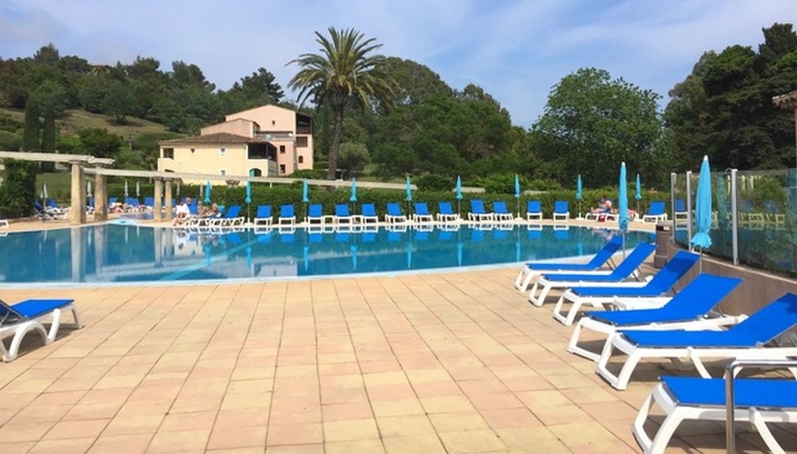 Piscine Appartement Soleil Beauvallon Properties