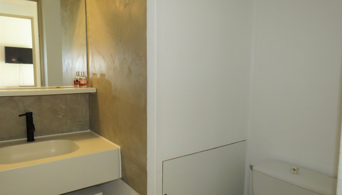 Wc Appartement Soleil Beauvallon Properties